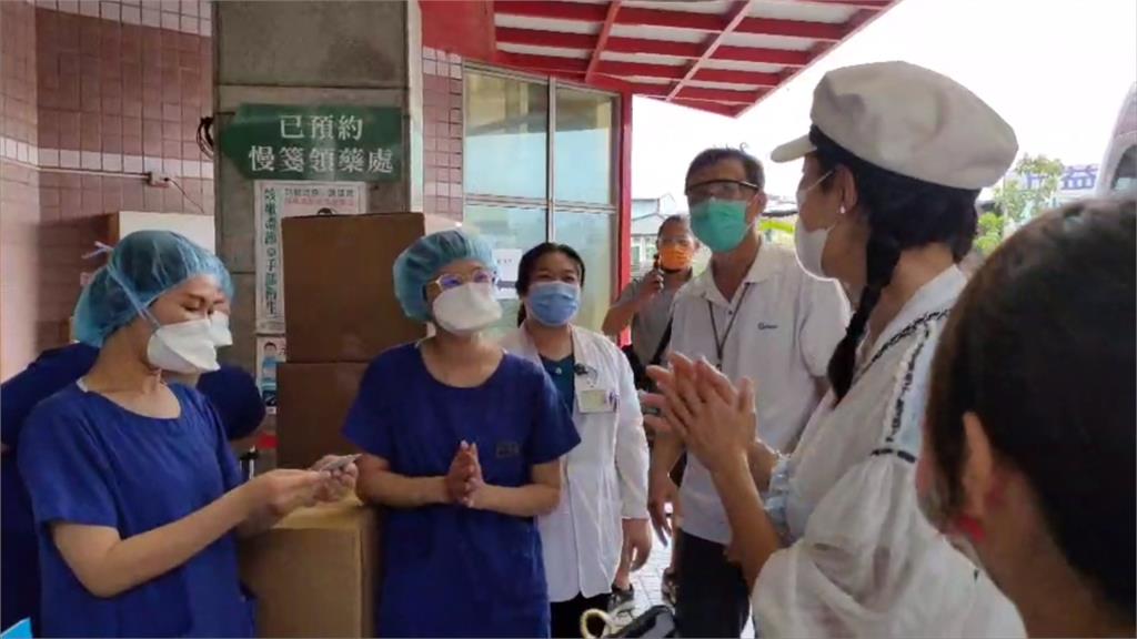 賈永婕直奔屏東4醫院 送800套防護衣及HFNC
