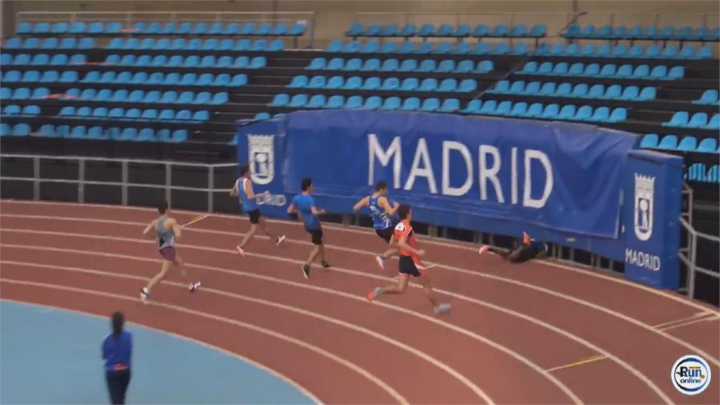 西班牙短跑比賽 男選手衝線後「消失」