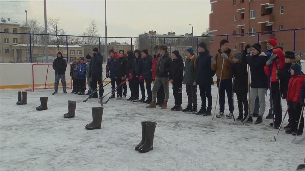 俄羅斯「雪靴冰球賽」 傳統遊戲安全易上手