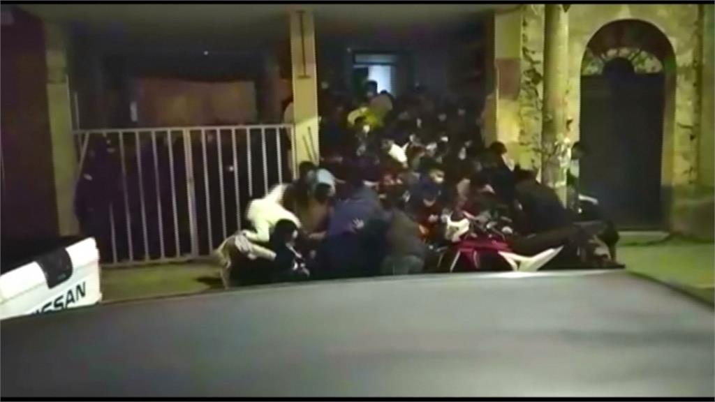 玻利維亞警臨檢夜店群聚 70多人爆踩踏