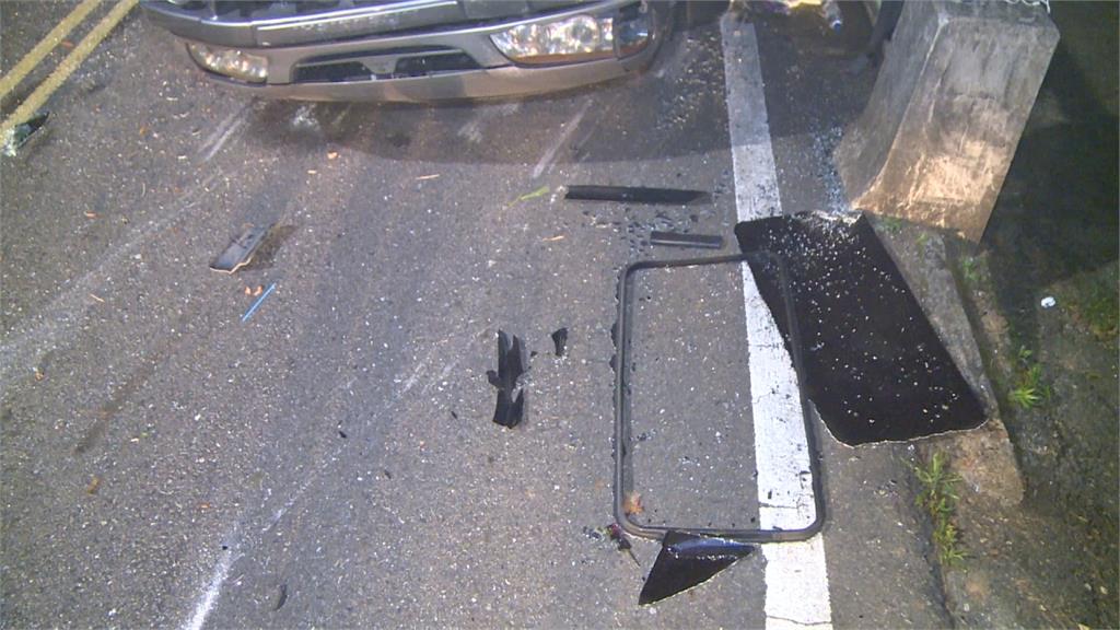夜遊下山車速過快? 休旅車失控翻覆4傷