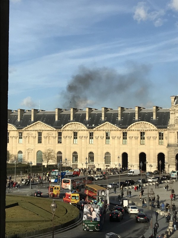 羅浮宮 起火