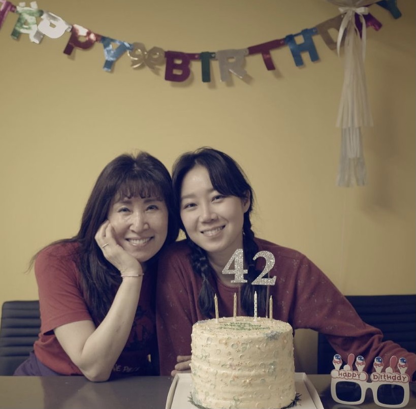 韓星孔曉振曬「42歲生日照」 母女合體網驚凍齡美貌