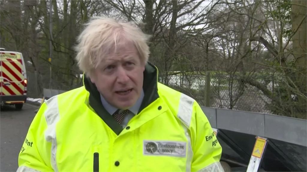 英國多地積水成災 首相強森赴災區勘查