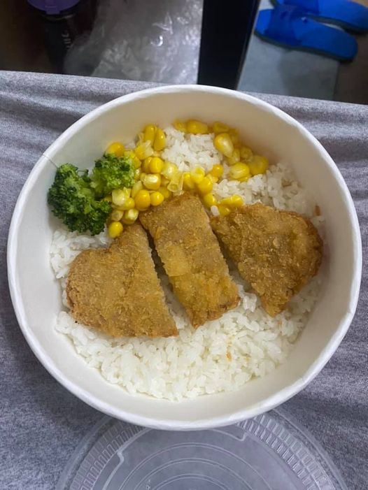 叫外送「又出包」?159元豬排飯開箱傻眼 「花椰菜加玉米粒」超寒酸配菜